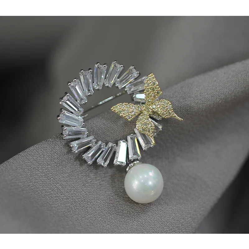 
Elegant Women Zircon Round Copper Brooch With Butterfly Pearl pendant 