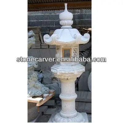 Наружные японские каменные фонари