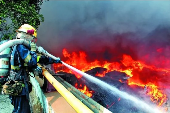 Brand New Sinotruk Howo 4x2 Foam Dry Powder Fire Fighting Truck Hot Sales