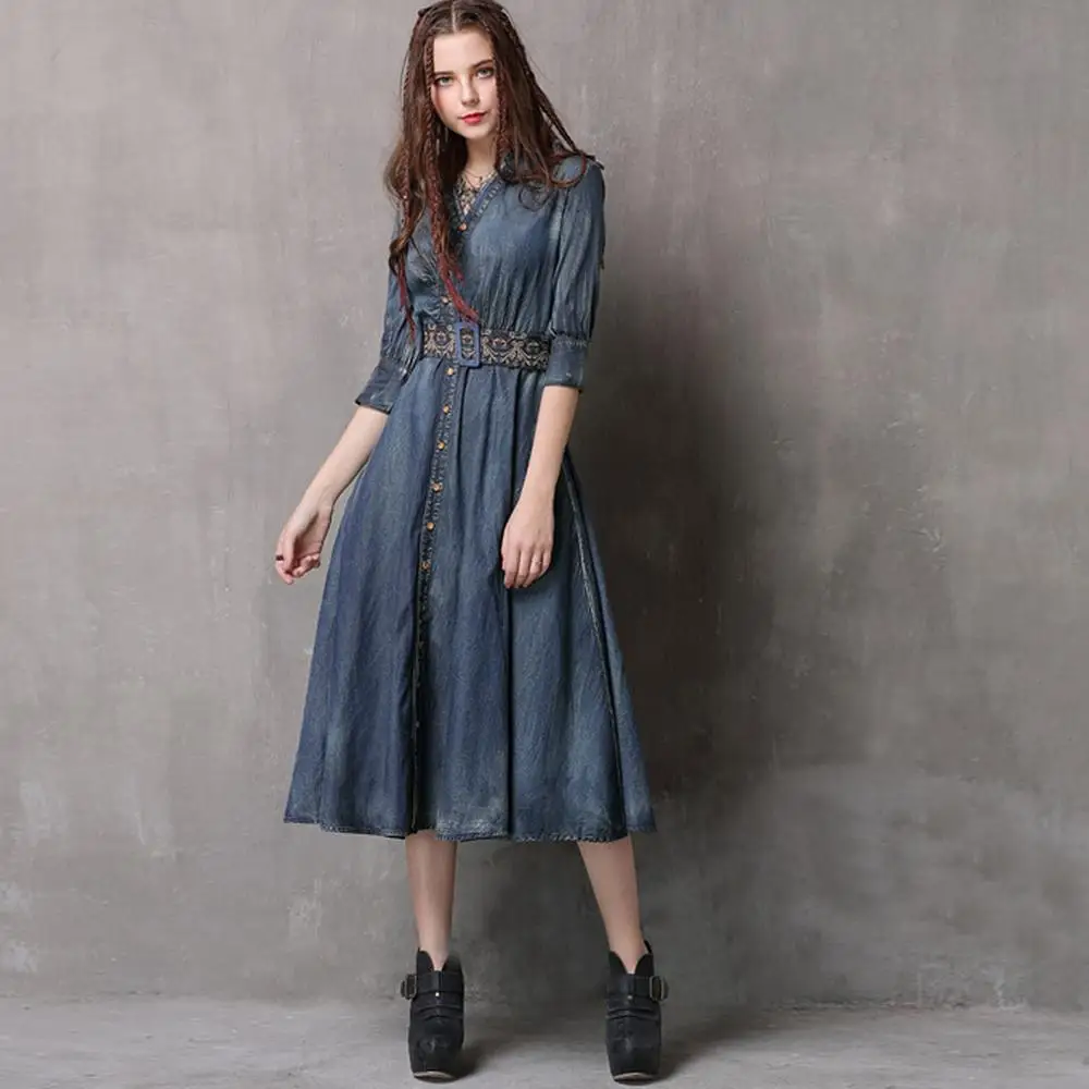 Женское джинсовое платье с V-образным вырезом и вышивкой
