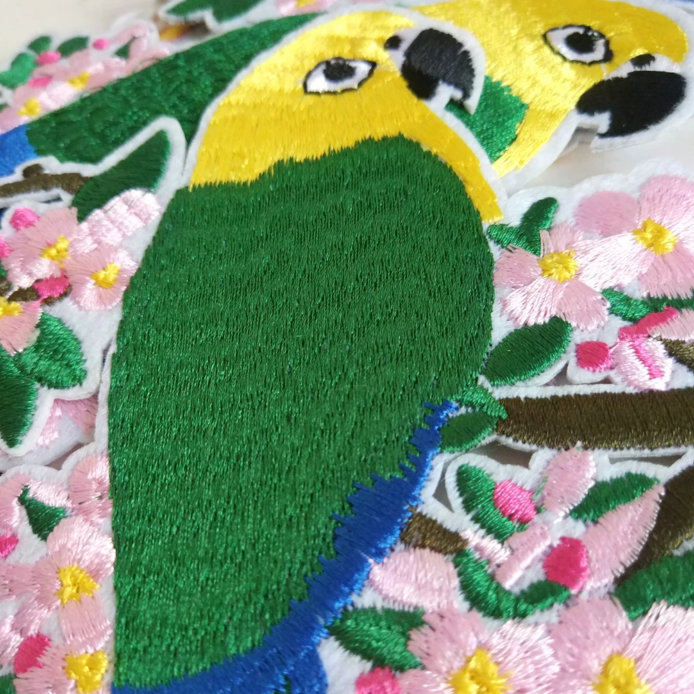 Wholesale DIY Kids Clothing Bird Parrots Design Embroidered Iron On Patches Garment Accessory Label