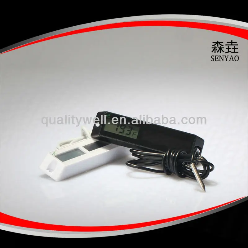 в автомобиле из цифровой термометр