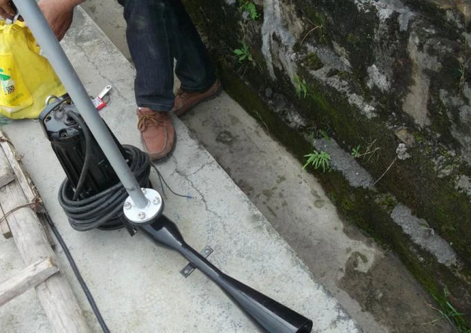 Submersible venturi jet aerator for water treatment