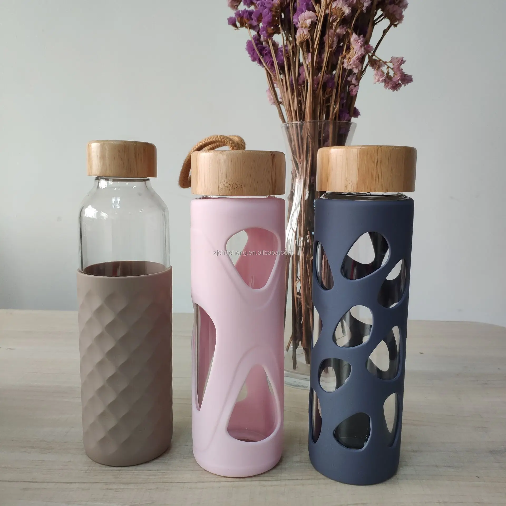 Уникальная Спортивная стеклянная бутылка для воды с бамбуковой крышкой и силиконовым защитным рукавом
