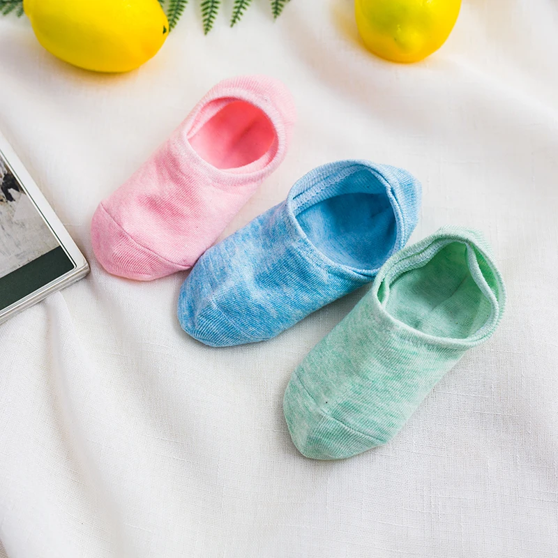 Low price free shipping custom logo silicone and gel girl solid color boat sock