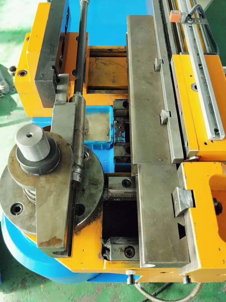 Manual Hydraulic Pipe Bender 3.5 Inches Capacity Mandrel Rebar Bender