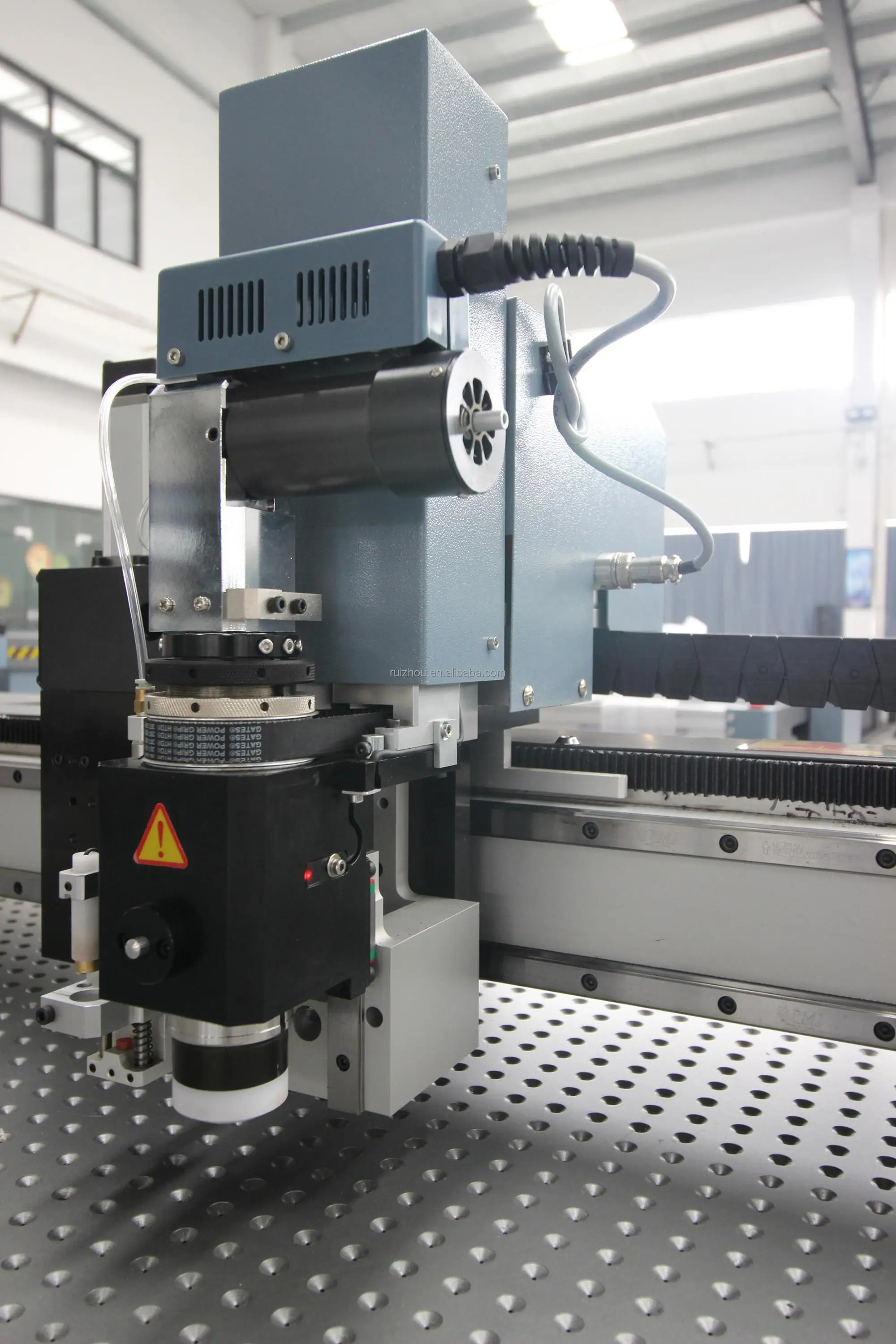 China Factory Ruizhou cnc shoes bags gloves cloth fabric soft materials cutting machine