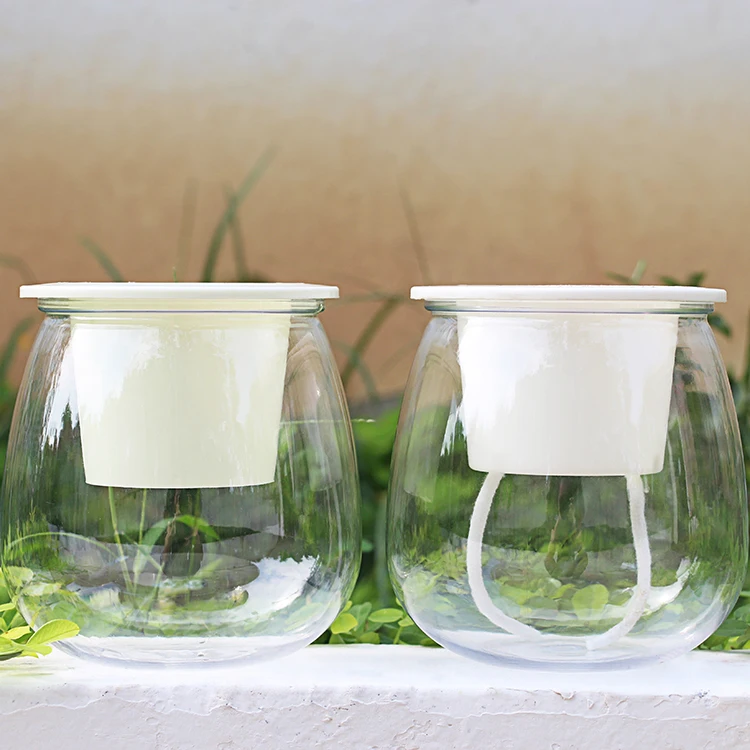 A highly permeable flowerpot for aquaculture plants and fish.