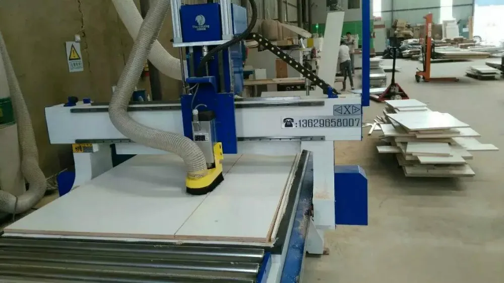 Шкаф дверя фрезерно-гравировальный станок с чпу / Многофункциольные станки с чпу подереву