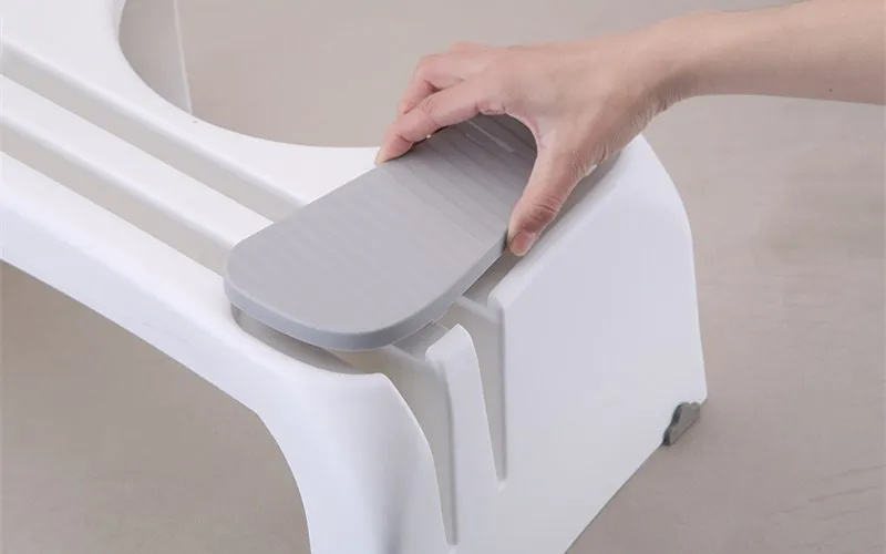 Пластиковый стул для унитаза