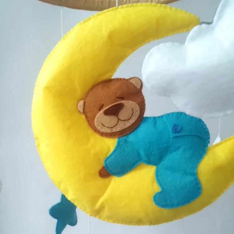 
Customized size felt baby crib hanging toy for infant with animal shape 