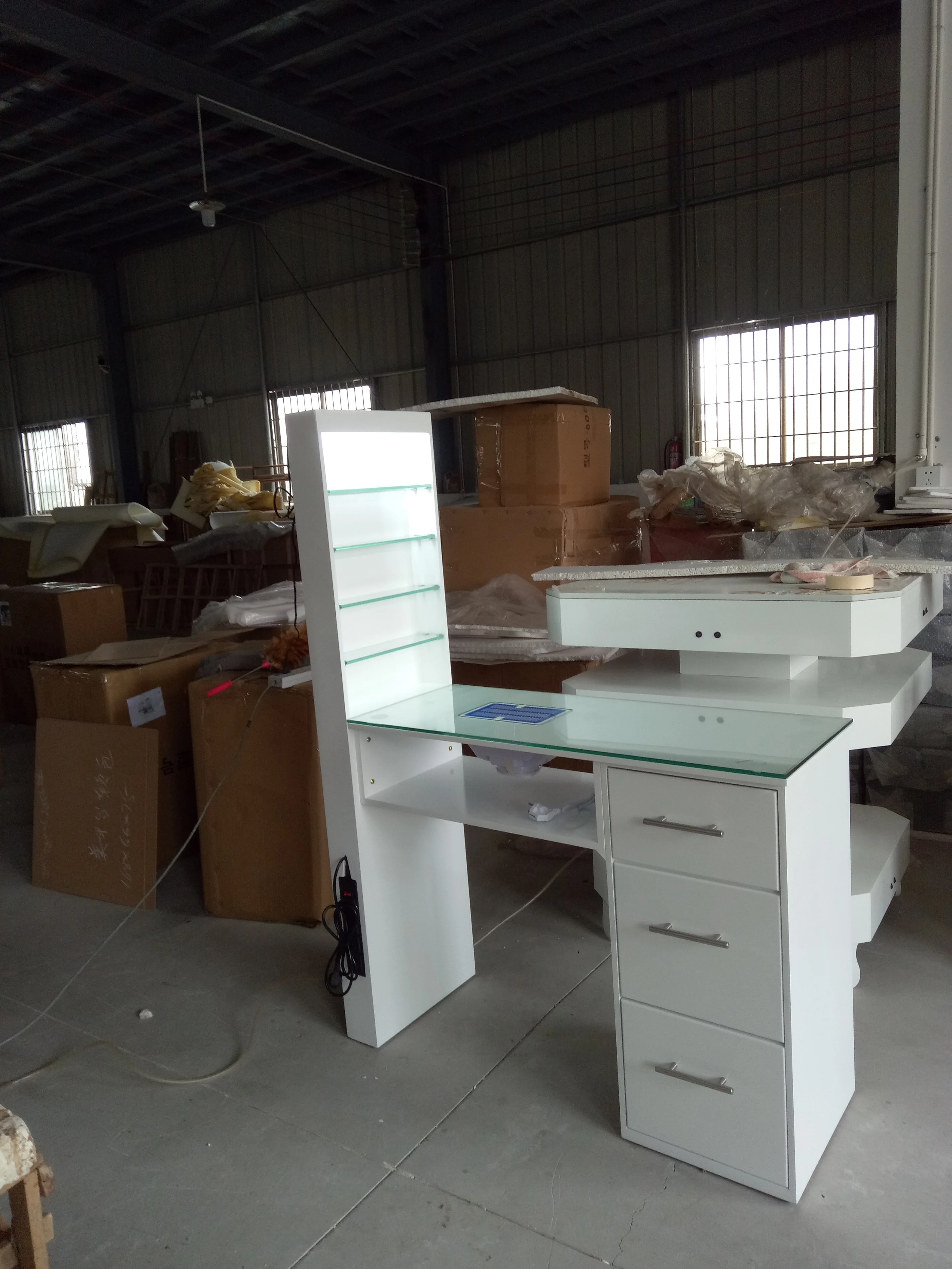 Three Years Warranty 2019 Classic French Style White Stainless Glass manicure Table  Nail Desk With Led