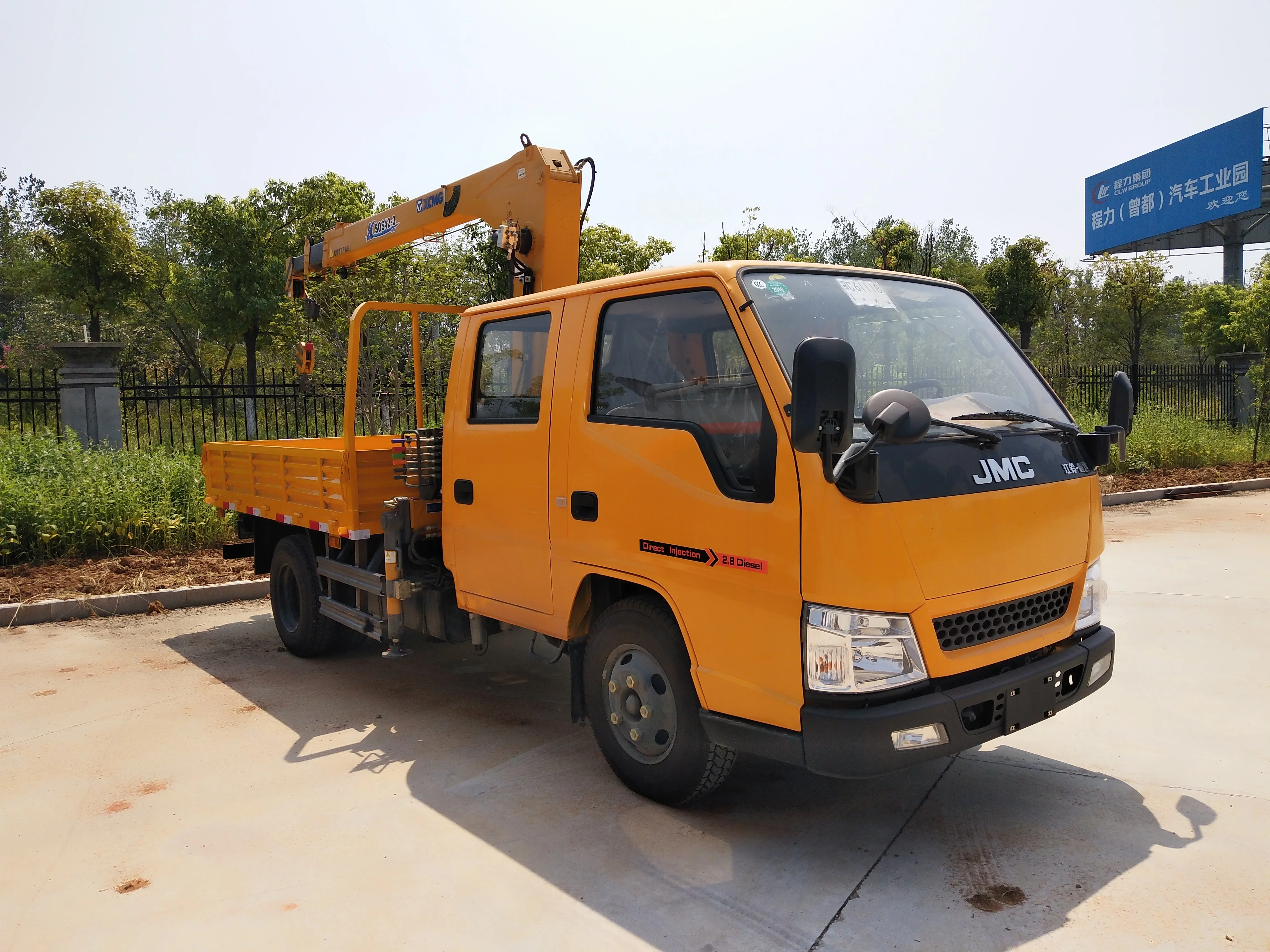 JMC double cabin 2 ton truck-mounted crane/mini truck crane