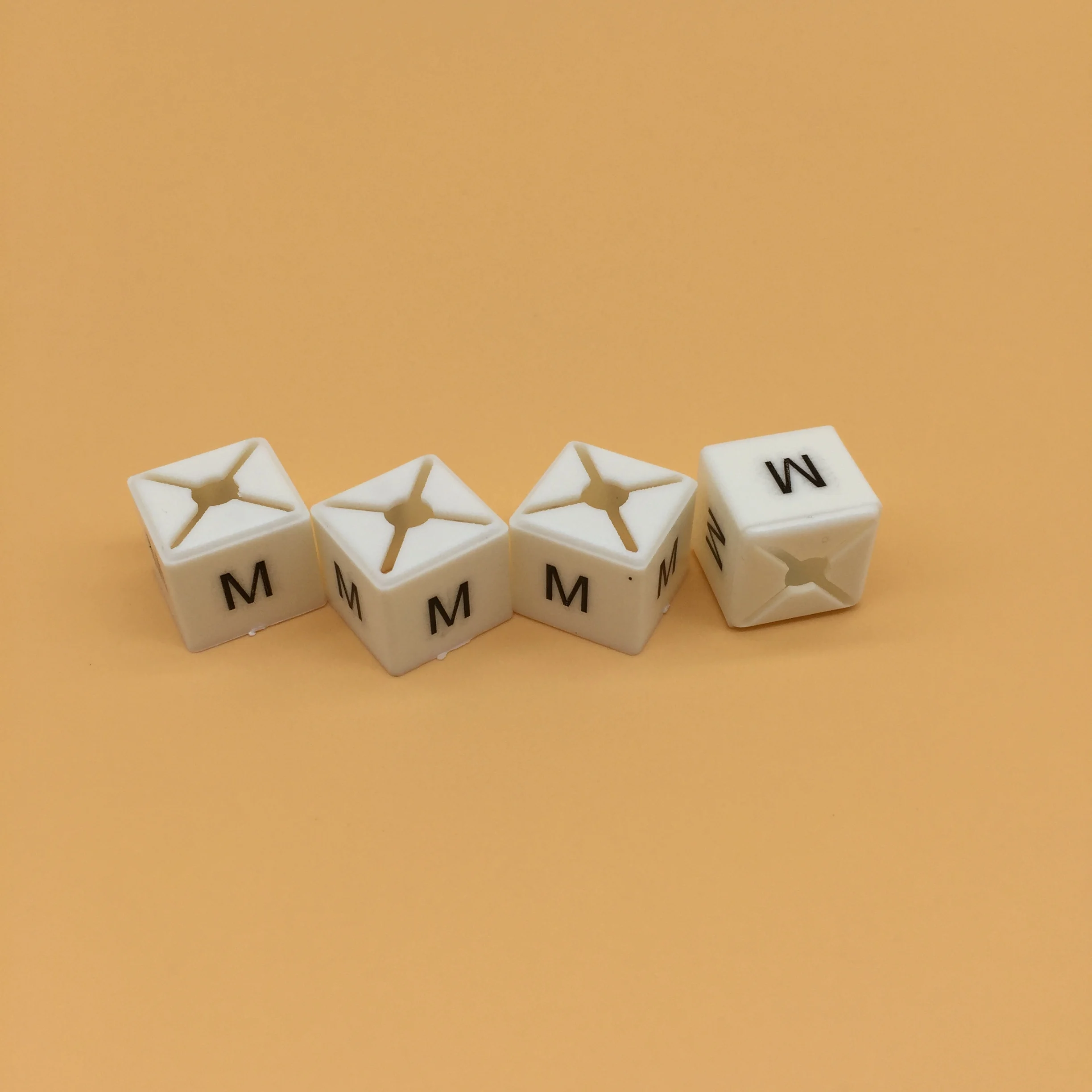 Plastic Size Markers for hangers pre-printed XXS 5XL square clothes hanger tags white size sizers disparity between sizes