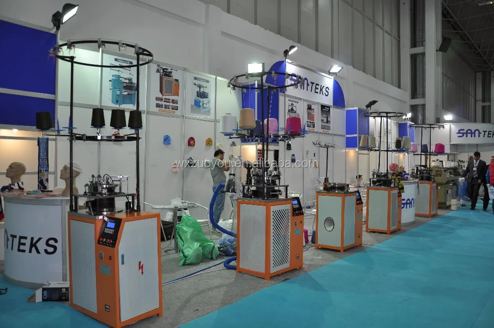 Small diameter circular knitting machine for hat and scarf