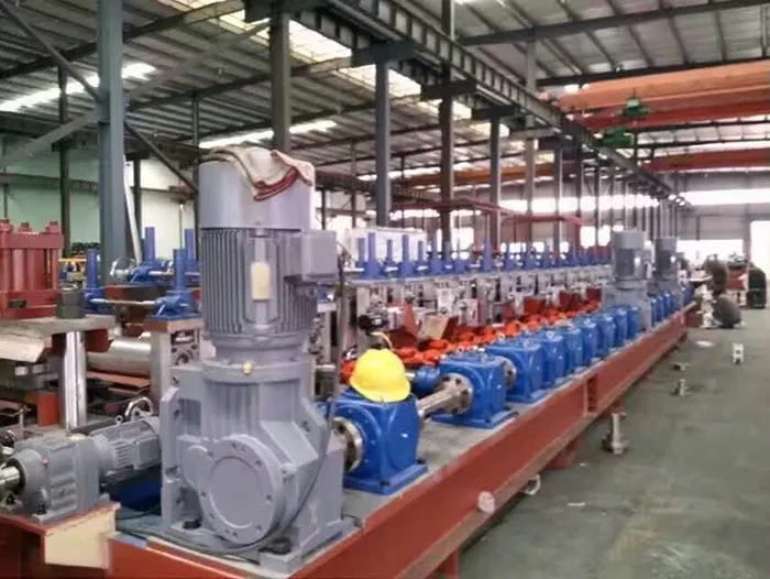 Система винтового подъема с приводным червячным приводом, управляемая мотором