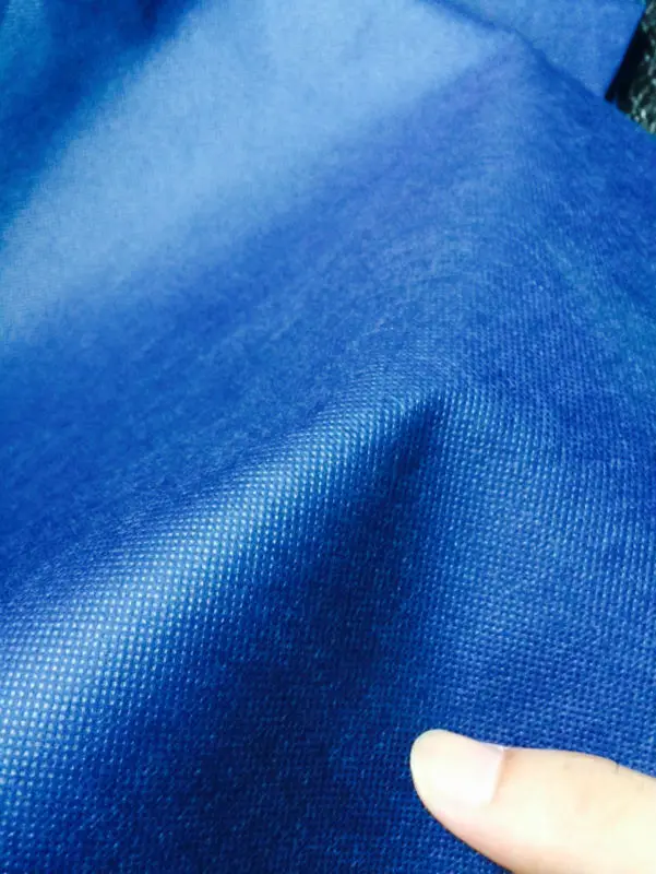 Рулон нетканого полотна из 100% полипропилена