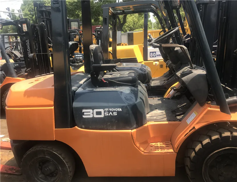 Low price 3 ton forklift ,used toyota manual forklift fd30 with solid tire made in Japan for sale in China