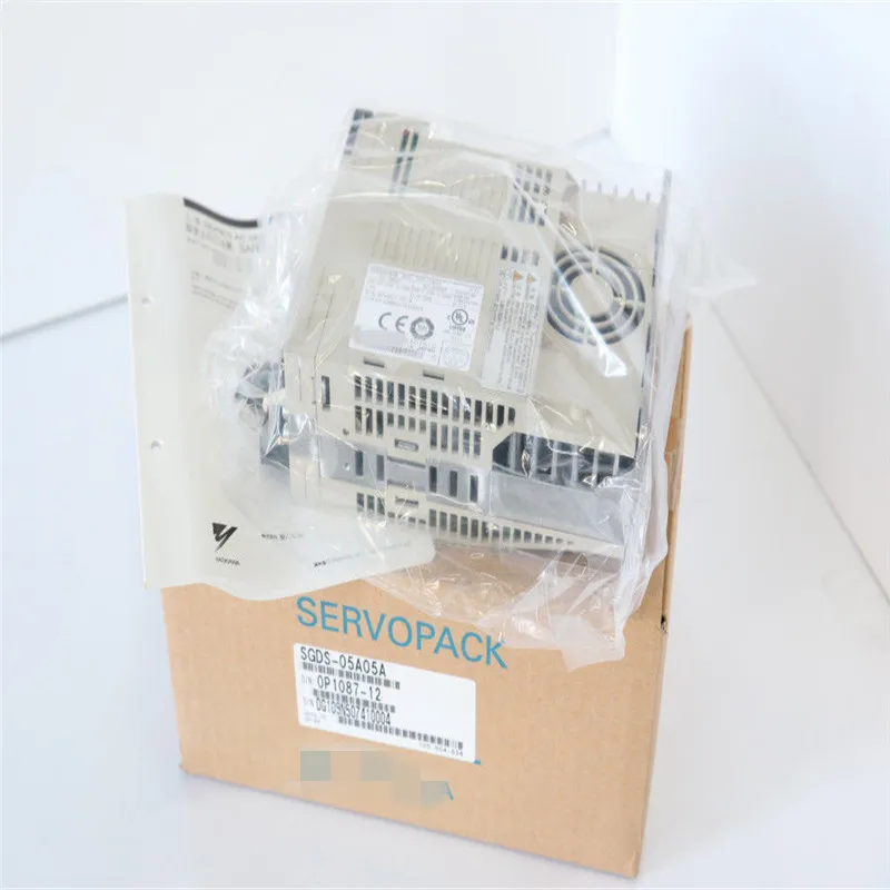 Sigma 3 Series Industrial Servo Drives  SGDS-05A05A