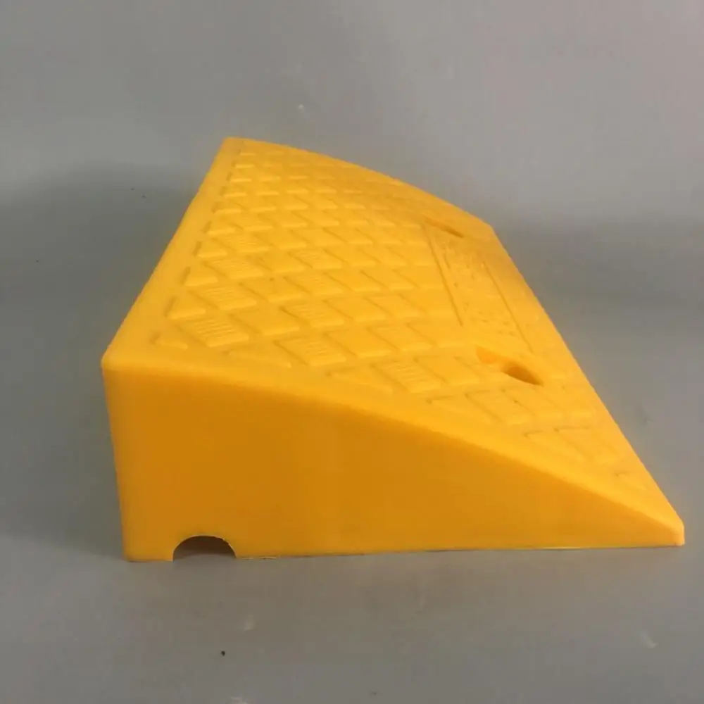 Black or yellow Durable Car Plastic Road Ramps Vehicle Kerb Ramps