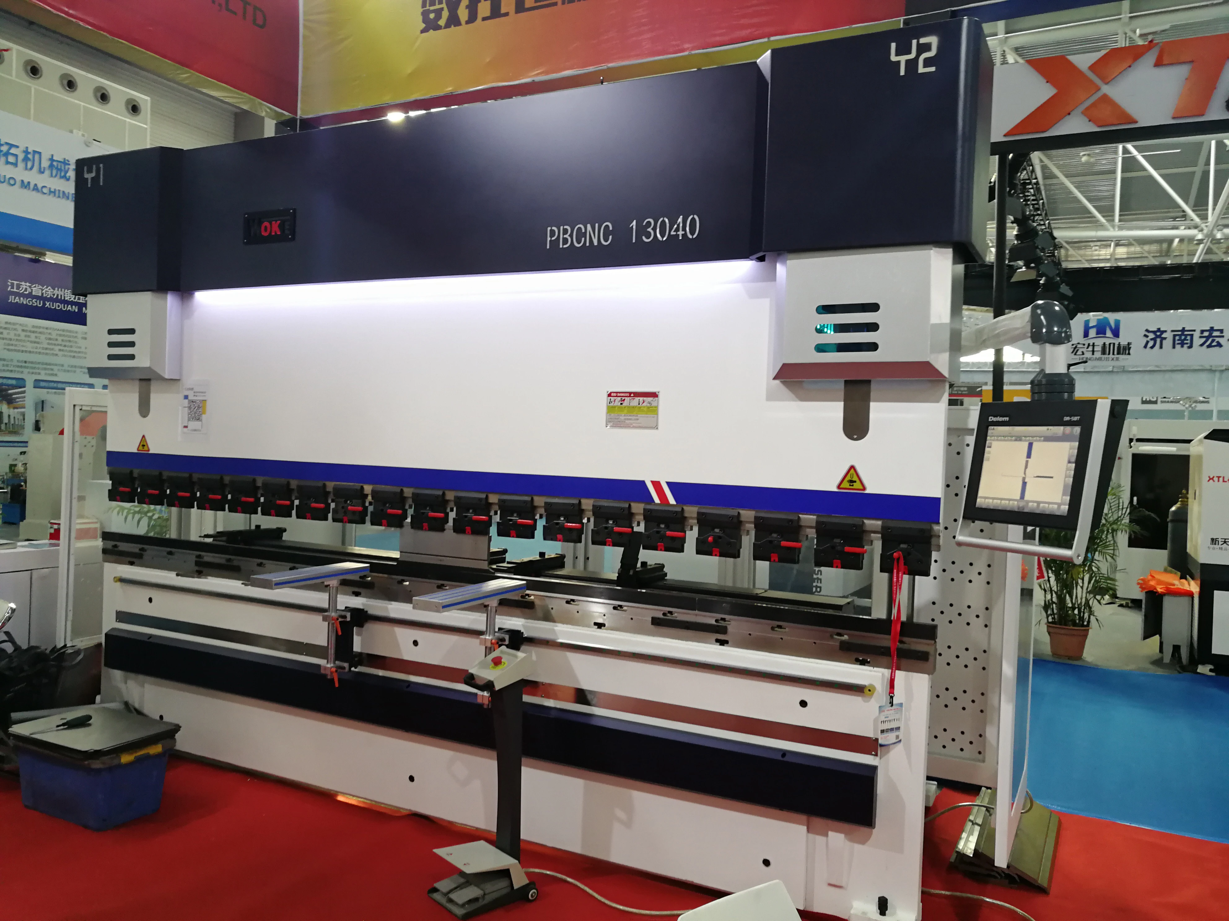 
CNC Electric-hydraulic Synchronized Press Brake WE67K DELEM Control System 