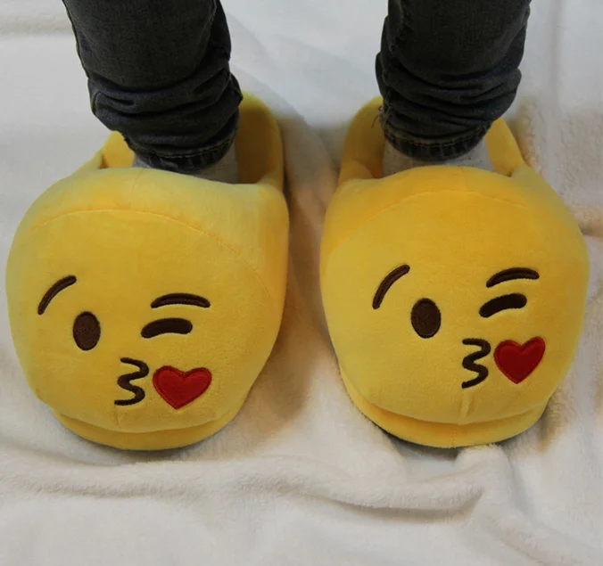 Мягкие плюшевые emoji тапочки