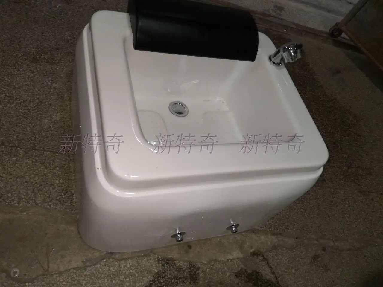 Guangzhou Pedicure Chair Faucet with Ceramic Pedicure Sink with Jets for pedicure chair