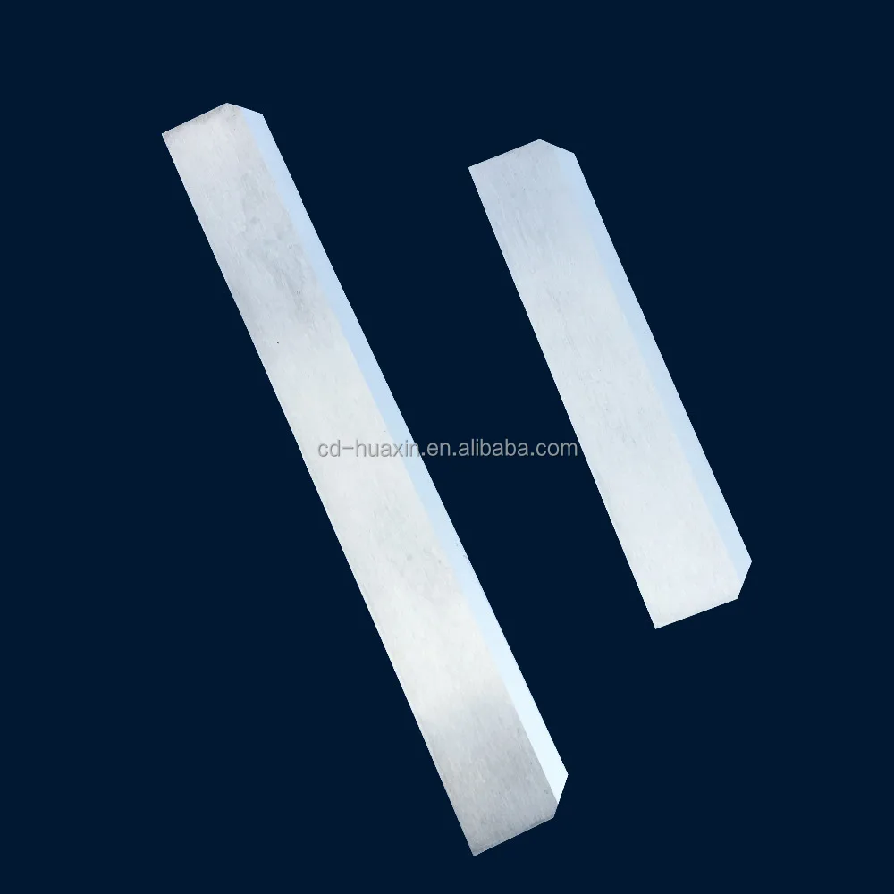 Tungsten carbide cutting blade for staple fiber