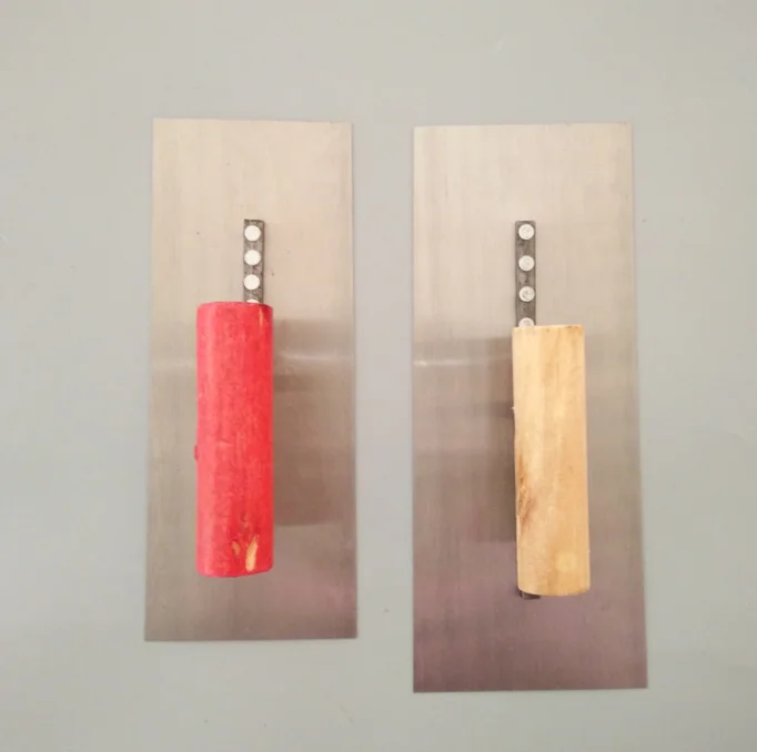 Лопатка для ручной укладки кирпичной кладки с пилообразным зубцом