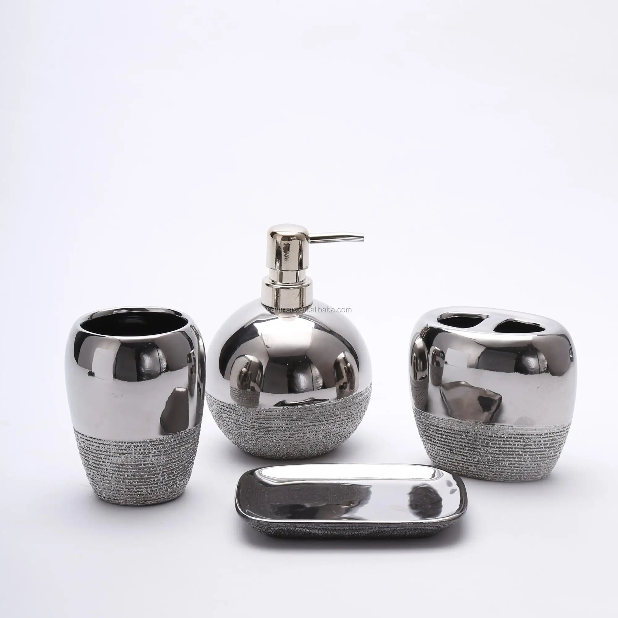 
2021 China modern fashion electroplated 4-piece ceramic hotel bathroom accessories set 