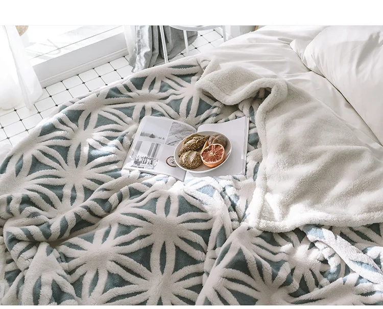 
Yutong Double Side Warm Thick Sherpa Throw Blanket Plush Jacquard Snowflake Pattern Soft Thick Blanket For Couch Sofa Bed 