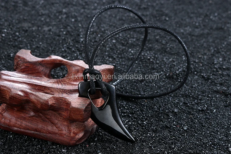 Mens Stainless Steel Wolfs Fang Pendant with Chain OX Horns Charm Necklace for Women