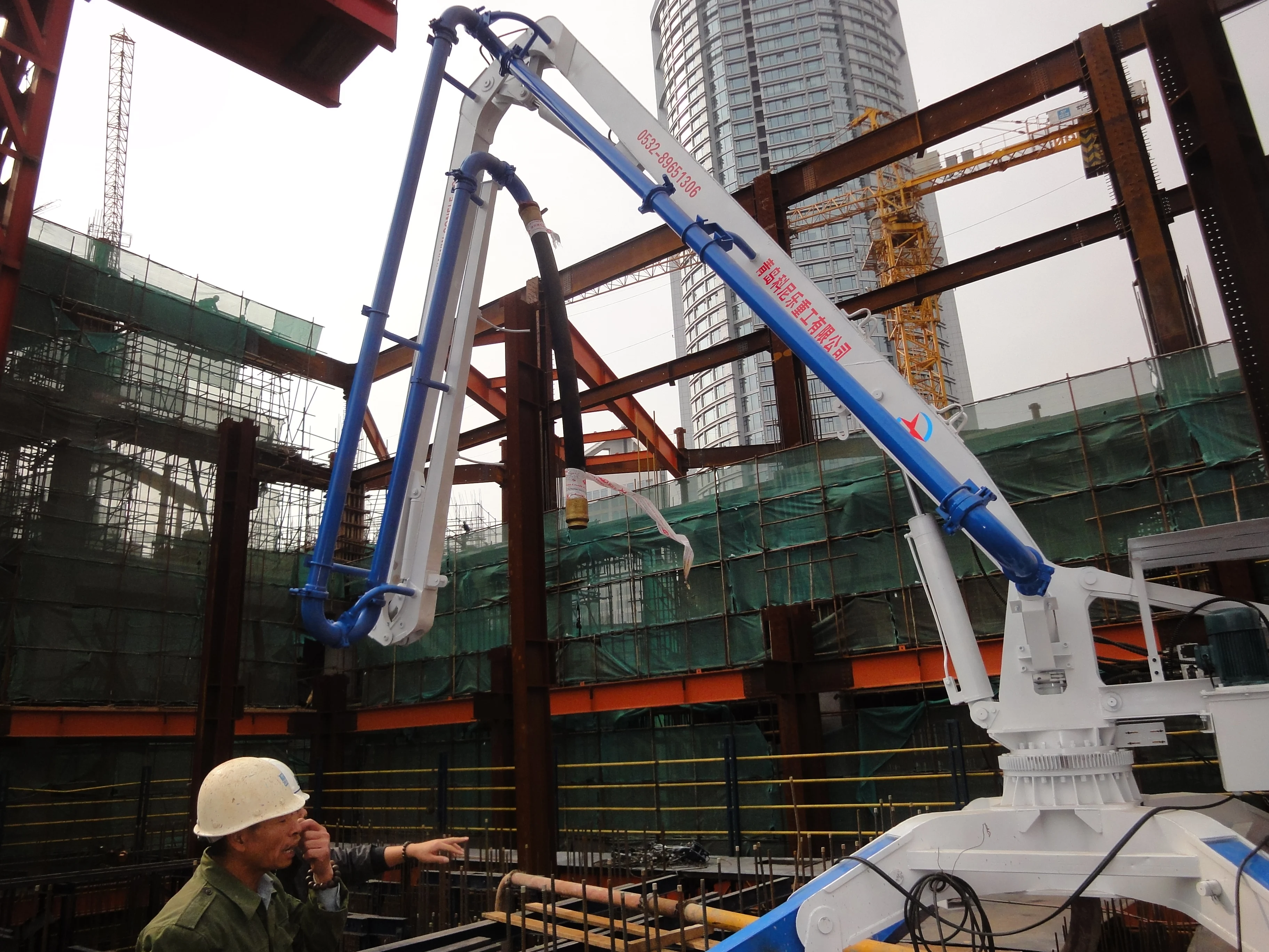 
17m Spider wheel concrete placing boom 