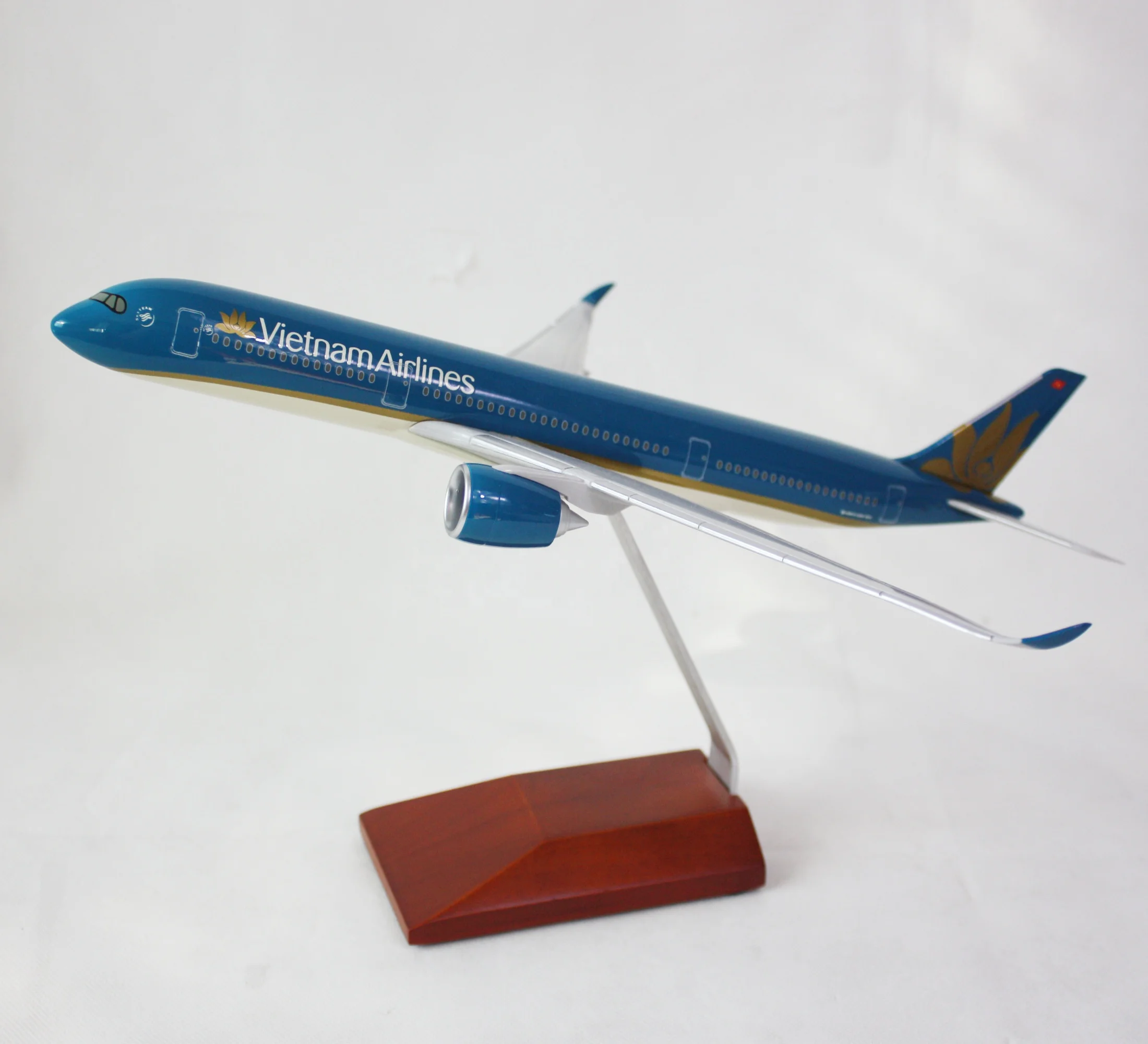 
High Quality Airbus A350 Vietnam Airline plane model Scale Model Aircraft 