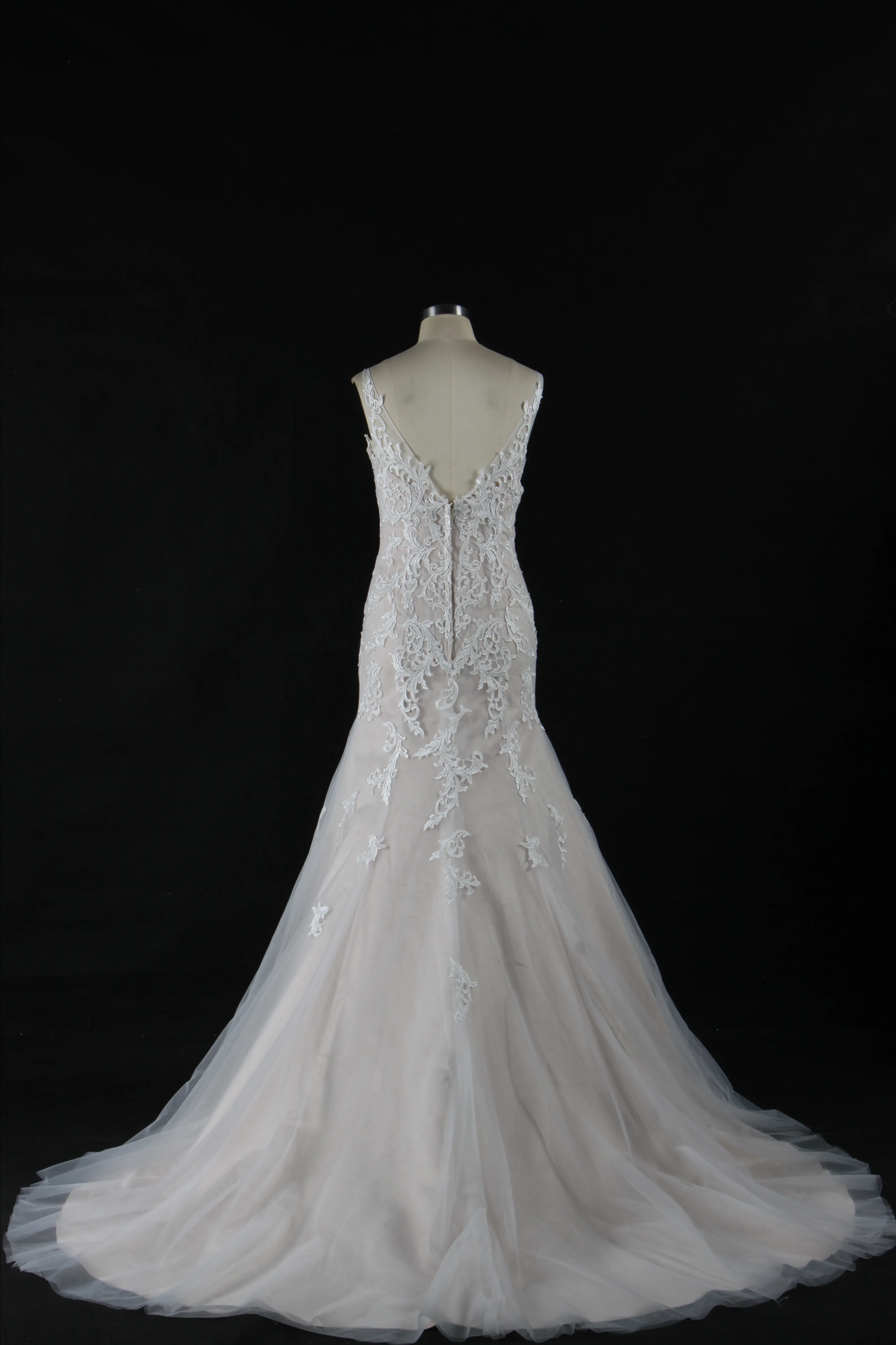 
2019 China Factory Made Strapless Lace Appliqued Tulle Wedding Dress 