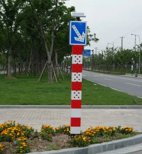 
solar Intelligent single side or two sides traffic signal light warning pile 