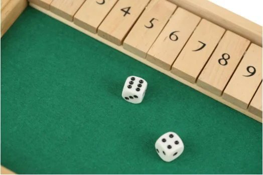 Traditional Retro Classic Board Game 12 Numbers Shut the Box with Dice