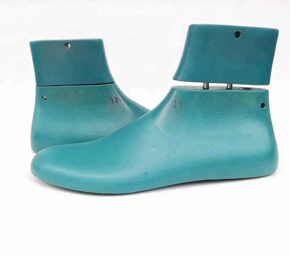 Hinged high top plastic shoe lasts for men boots