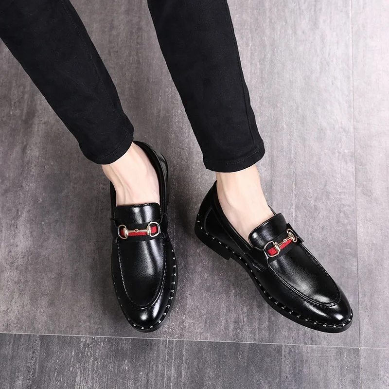 SS0342 модные 2018 стильные мужские тапочки из ПУ-кожи, кожаные сапоги; Новинка для мужчин; Повседневная обувь с заклепками; Туфли-лодочки