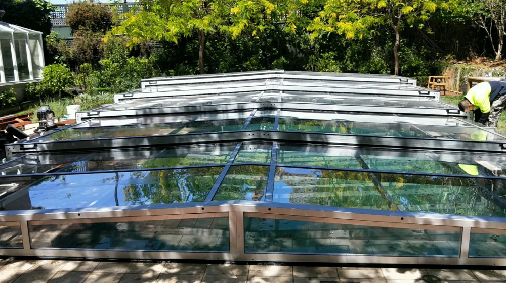 Retractable Swimming Pool Cover with polycarbonate panel and Aluminium frame