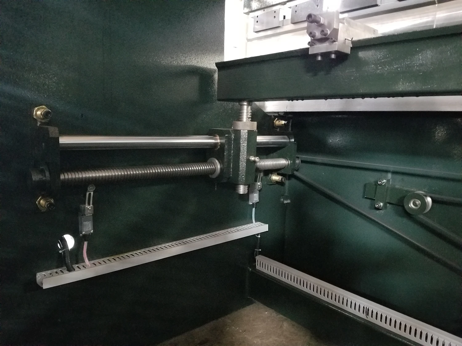 E21 NC hydraulic press brake machine and WC67K 3mm 4mm 5mm metal sheet plate press brake