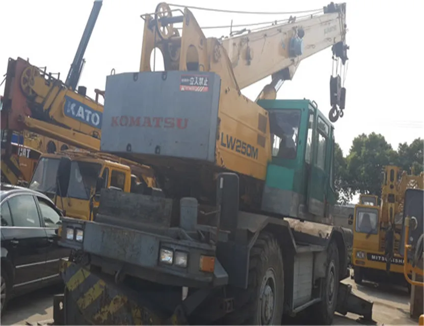 
Used truck crane Japan KOMATS U LW250E-2 / 25 ton rough terrain crane with top quality low working hours for sale 
