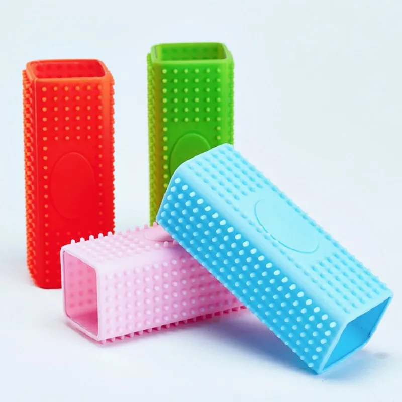 Effective Hollow Silicone Pet Dog Cat Hair Shedding Remover for Carpet