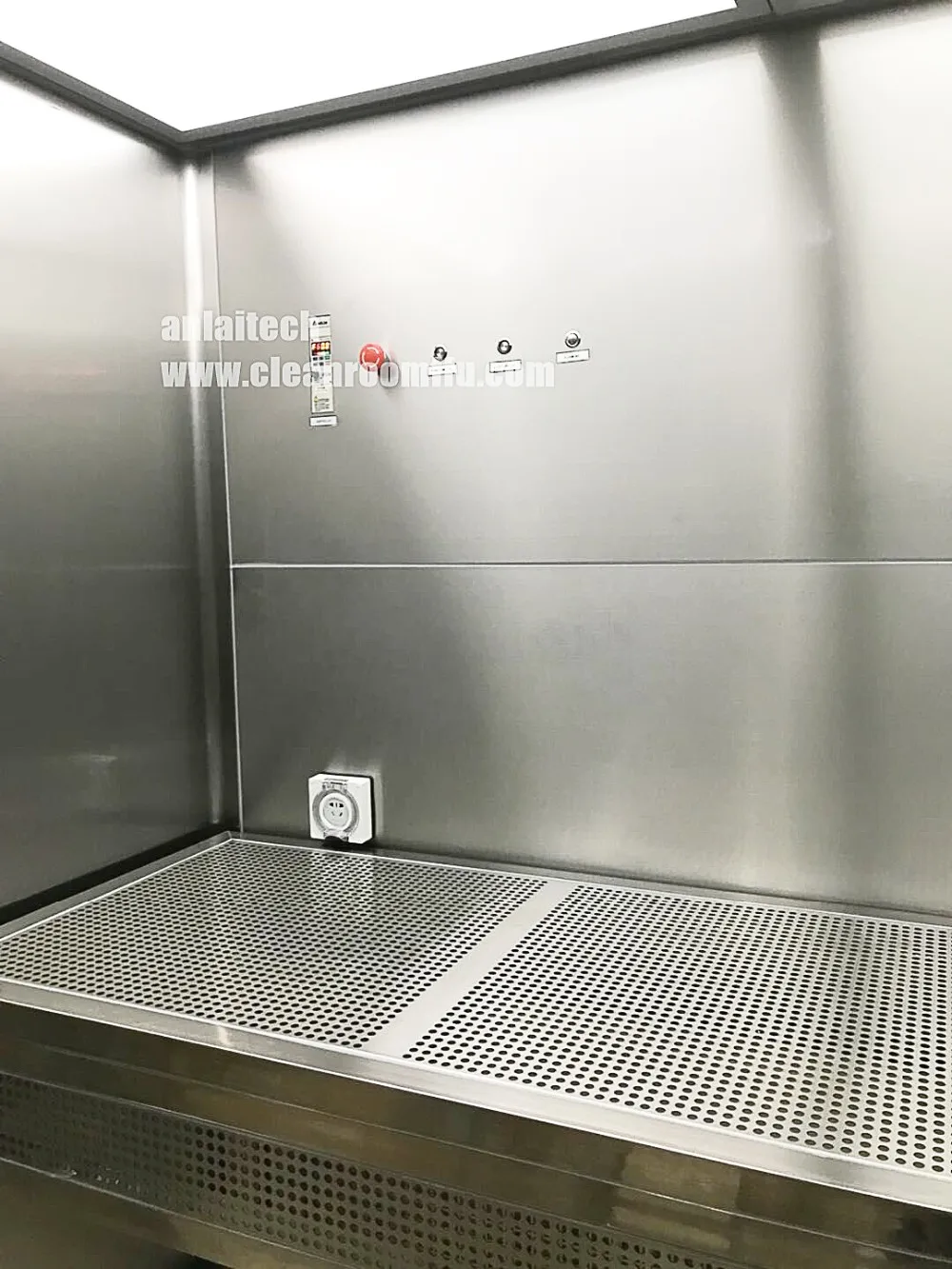 Negative pressure weighing room laminar flow hood
