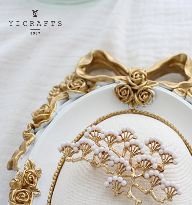 Креативная мягкая фоторамка в европейском стиле с золотыми серьгами