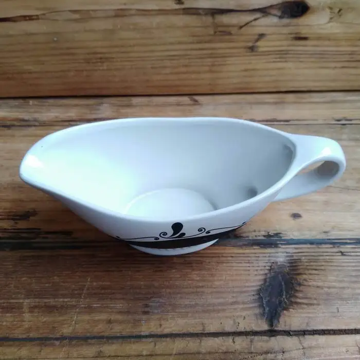 
Dehua ceramic juice cup white color with blackboard decal Juice Taste Sauce Boat Ceramic Steak Sauce Boat Juice Cup 