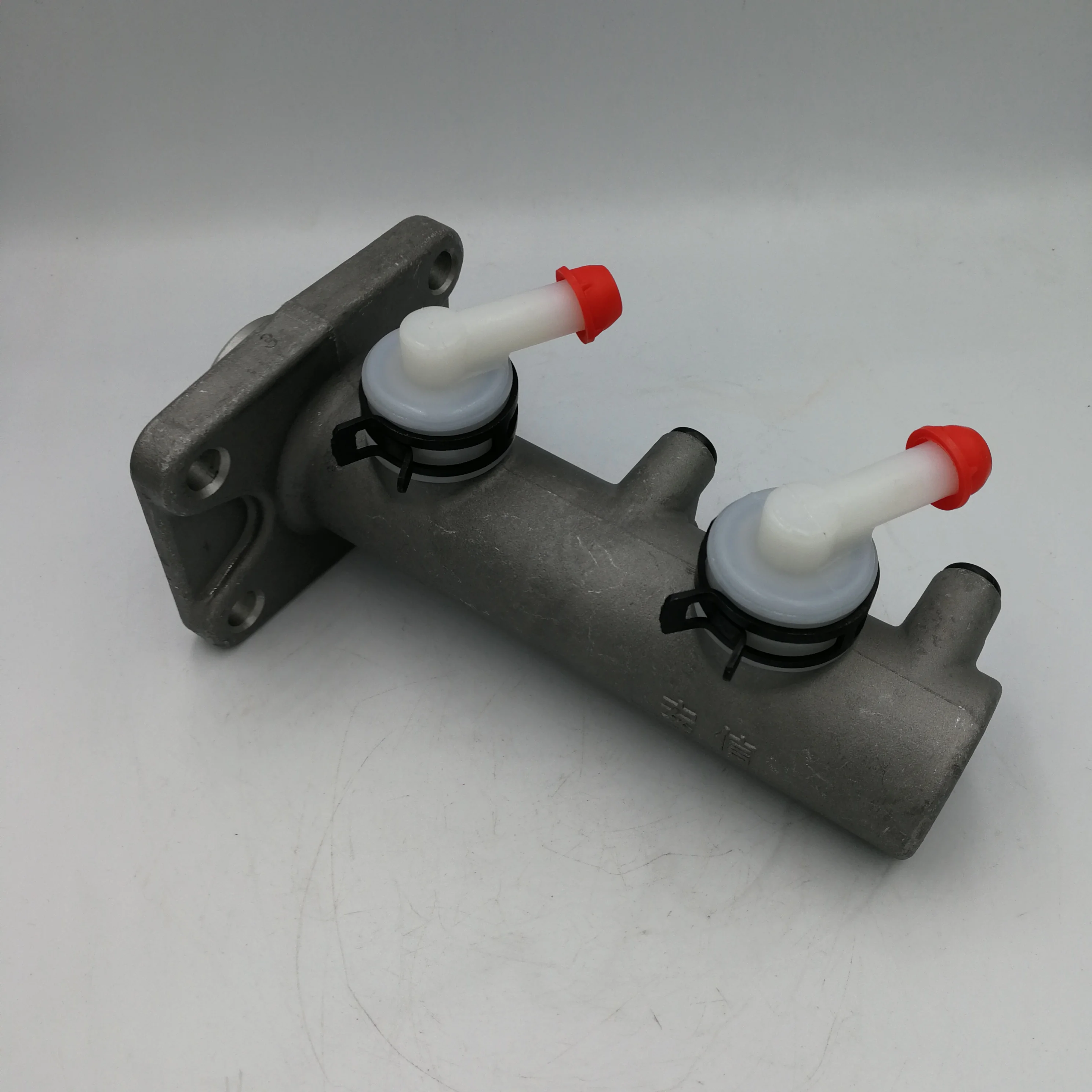 Chinese hot selling aluminium truck parts standard pump brake master cylinder OEM SY1030B    MC894211