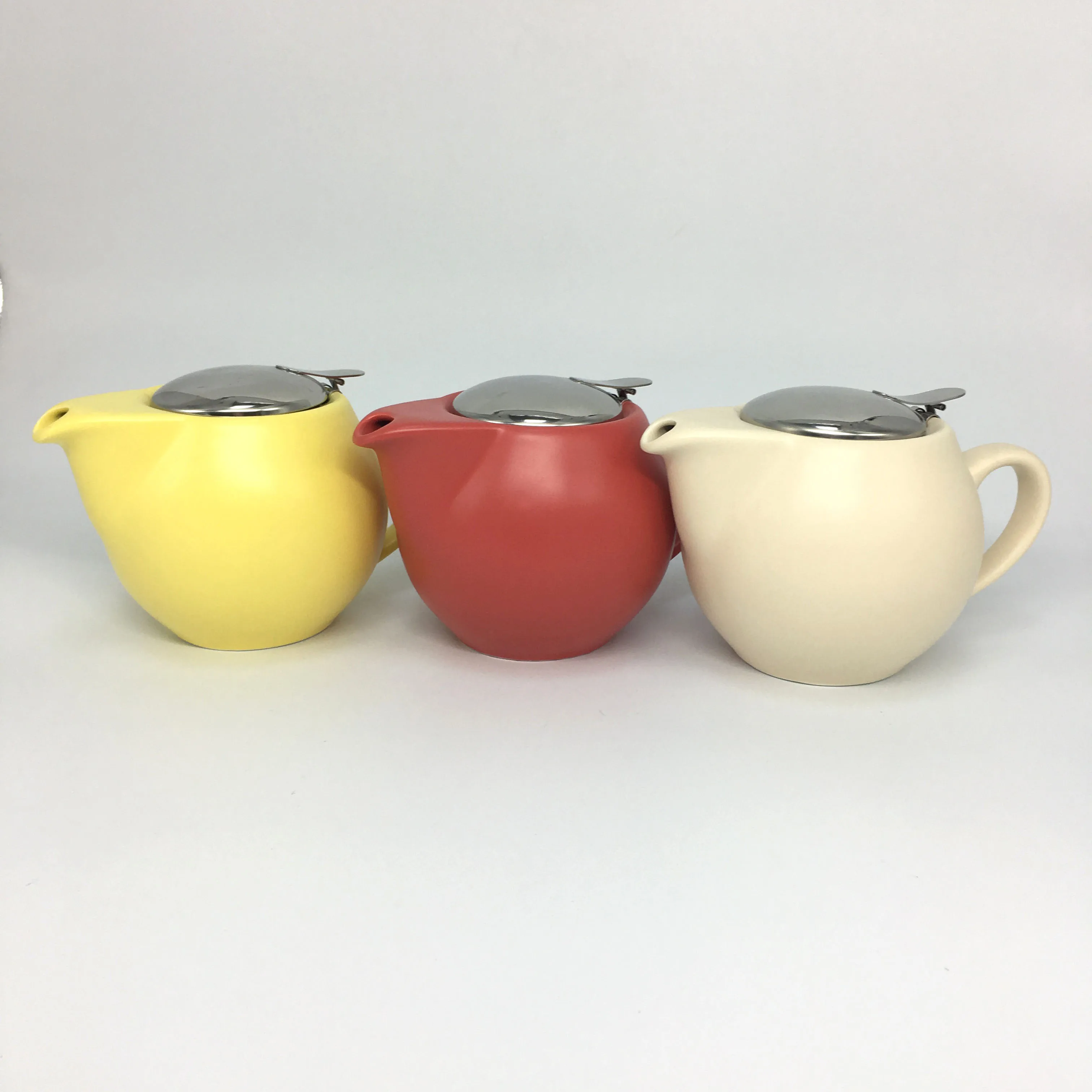 porcelain tea pot with stainless steel lid and strainer