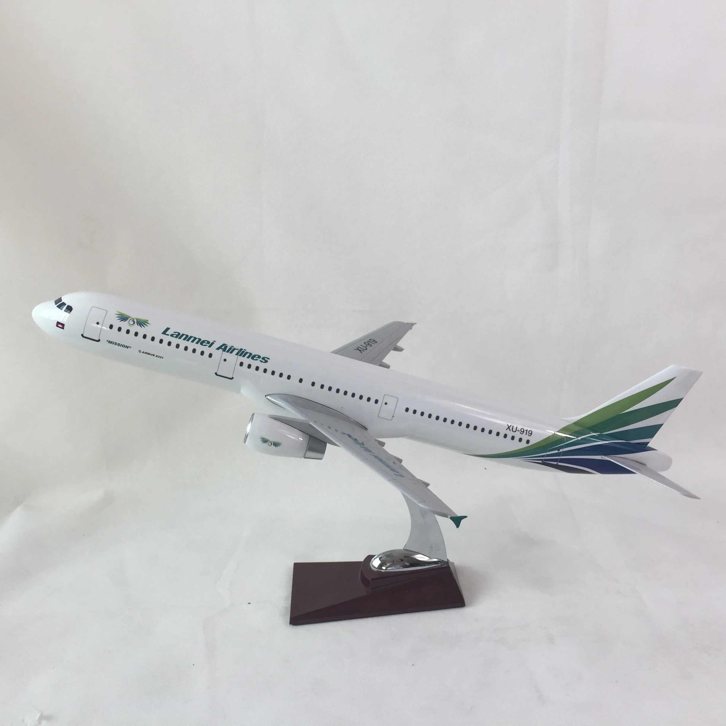 SCALE AIRCRAFT MODEL AIRBUS A321