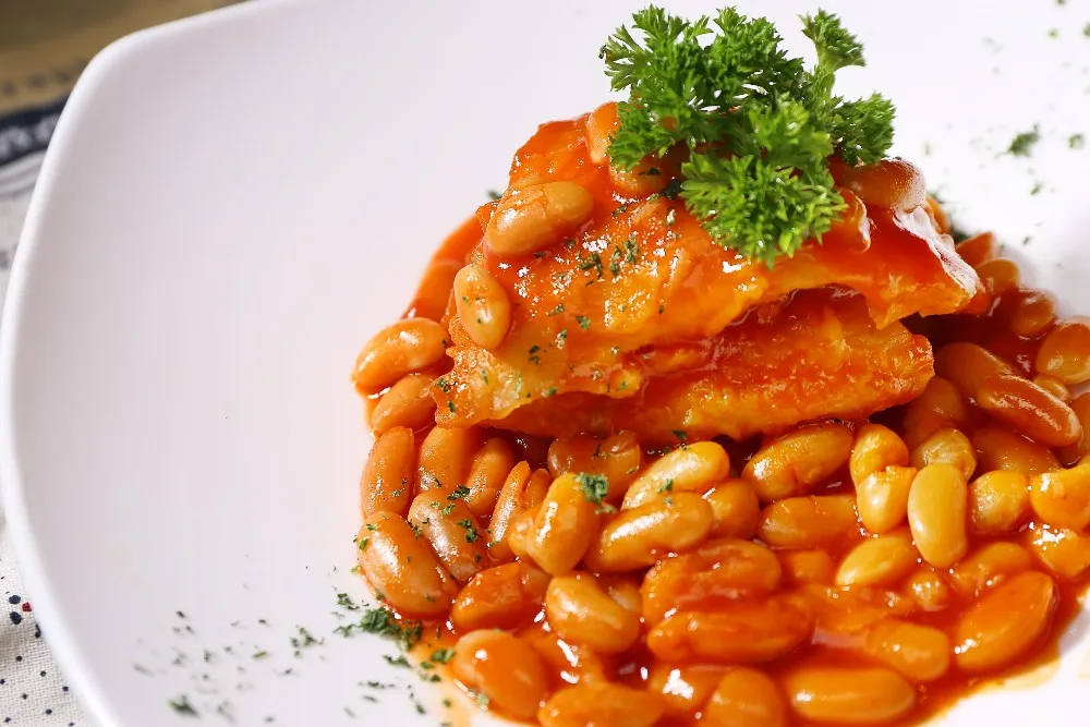 
wholesale canned food tined white kidney beans in tomato sauce 